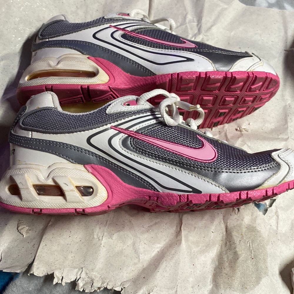 Nike tennis shoes
